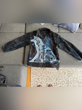 Mountain Ridge Wolf  Zip-Up Jacket in Black and Blue